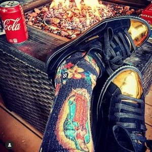 Puma gold and black like new size 7